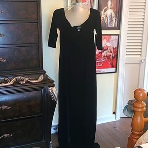 Pretty Velvet stretch long gown from Collectif. Only wore once for photo shoot.